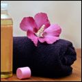 bei der Ayur-Yoga-Massage wechseln sich tiefgreifende ayurvedische  Massagegriffe mit Dehntechniken aus dem Yoga ab